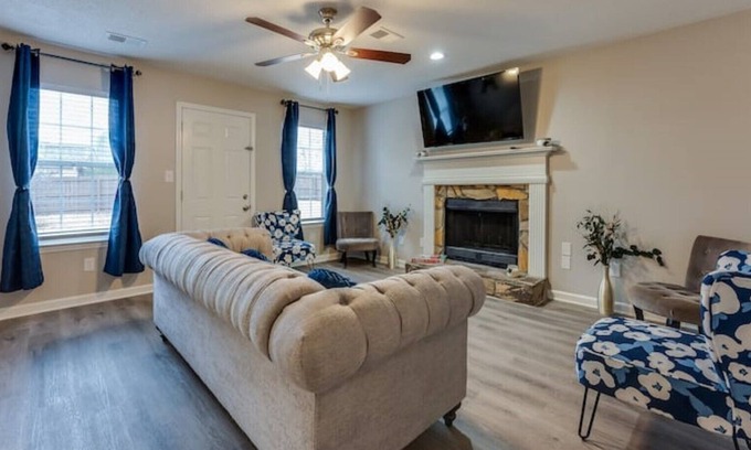 Riverdale Casa | Modern Cozy Humble Abode 15 mins from ATL Airport
