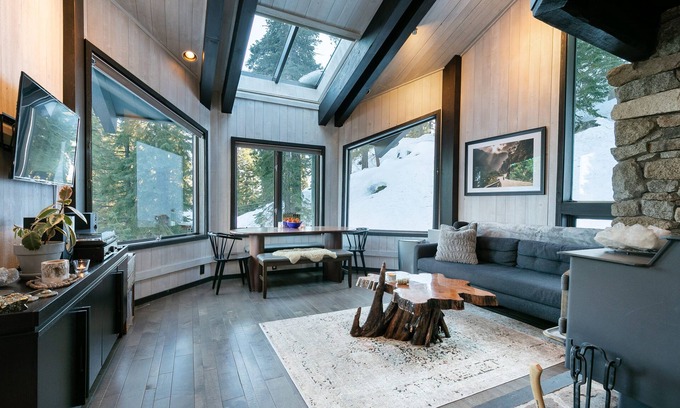Truckee Casa | Modern~Cozy Mountain Getaway 3 Beds Max 6 adults