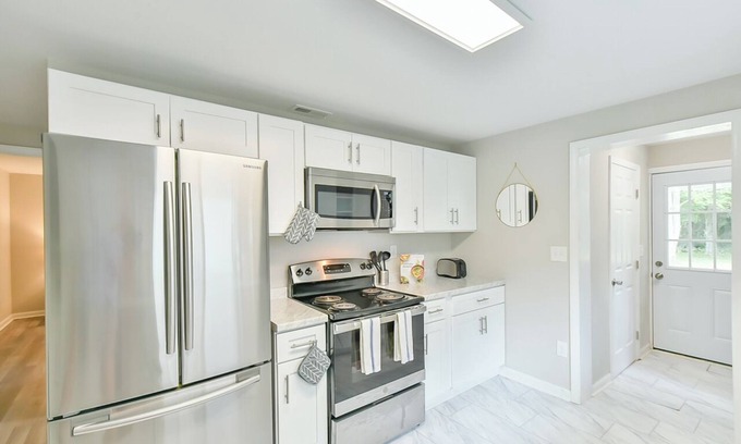 Greensboro Casa | Modern - Cozy - Well Located