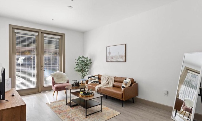 Tempe Apartamento | Modern CozySuites on Town Lake waterfront 02