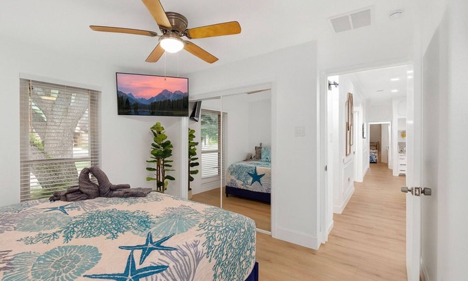 Southwest Carrollton Casa | Modern Design & Chef's Kitchen & Spacious & Stylish 4 bedroom 3.5 bathroom