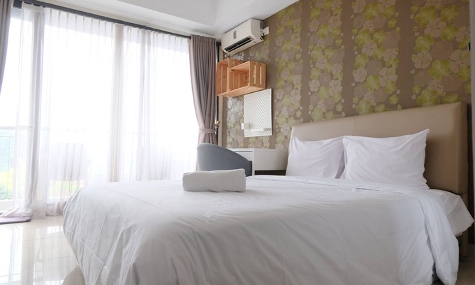Hegarmanah Apartamento | Modern Designed And Strategic Studio Room At Beverly Dago Apartment