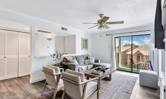 Garland Casa | Modern Designed, Lakefront Home in Garland