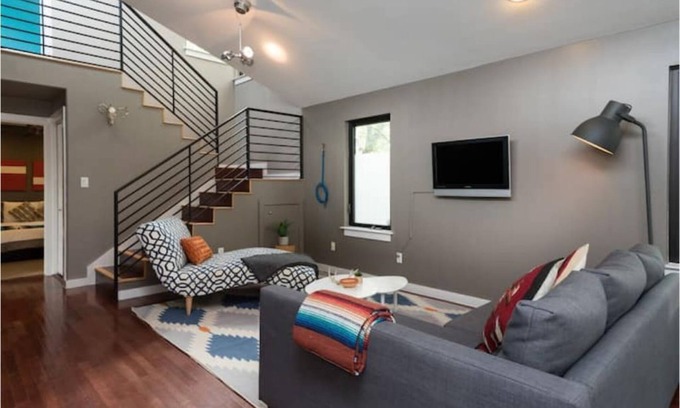 Chestnut Casa | Modern Downtown 2 Homes w/ 11 beds