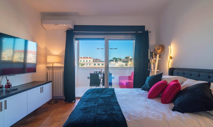 Quartiere XIII Aurelio Apartamento | Modern downtown apartment with panoramic view of St. Peter's dome