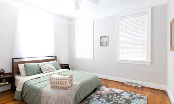 Columbia Casa | Modern Downtown Apt| Free Parking| DownTown & USC.