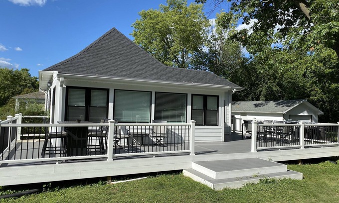 Lake Geneva Casa | Modern Downtown Lake Geneva Charm Sleeps 8