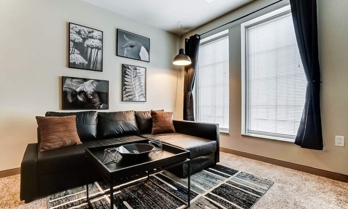 Uptown District Apartamento | Modern Downtown Luxury Apartment