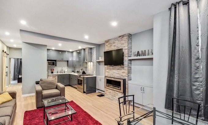 Powelton Village Casa | Modern Downtown Retreat 5BR-5Baths