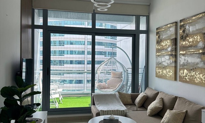 Jumeirah Lake Towers Apartamento | Modern Dubai Marina Apartment near Metro