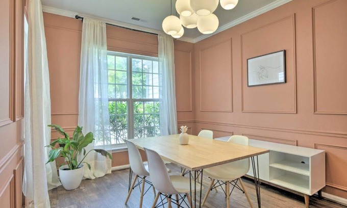 Durham Casa | Modern Durham Retreat with Private Yard and Patio