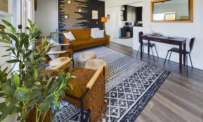 Corvallis Casa | 🌿 Modern Earthy Bungalow | KING Beds A/C Pet-Friendly Fenced Yard