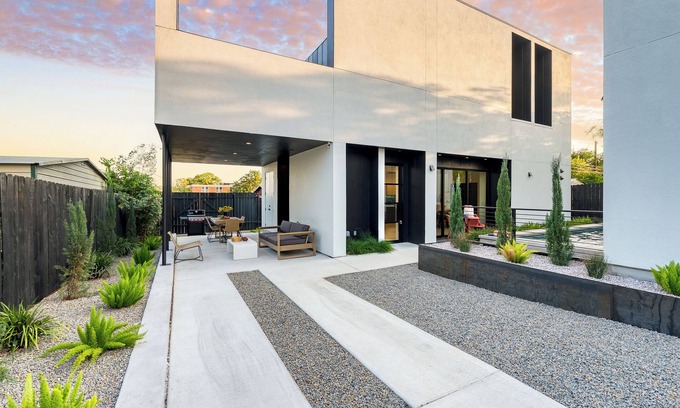 Central East Austin Casa | Modern East Austin Home w/Pool, Near Downtown & Lady Bird Lake | Casa 1803