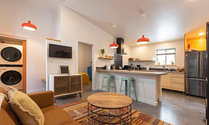 Lower Rattlesnake Casa | Modern, Eco-Friendly Home - Walking distance to Downtown Missoula & St. Pats Hospital