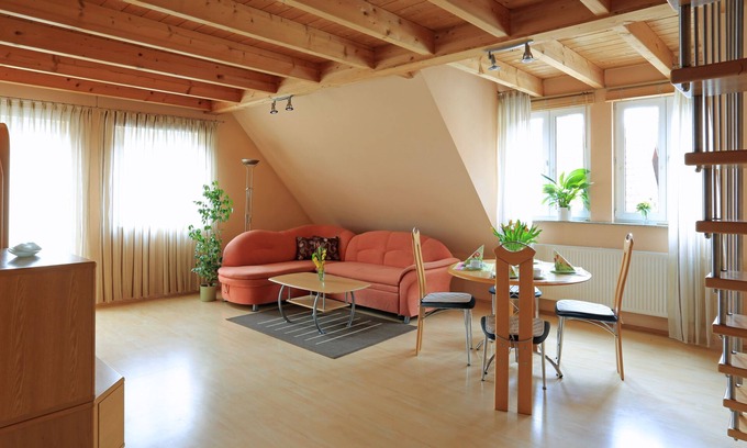 Muhlbach Apartamento | Moderno apartamento amueblado con patio para quedarse.