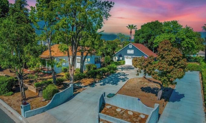 Upland Casa | Modern Elegance: Fully Remodeled Guest House Oasis