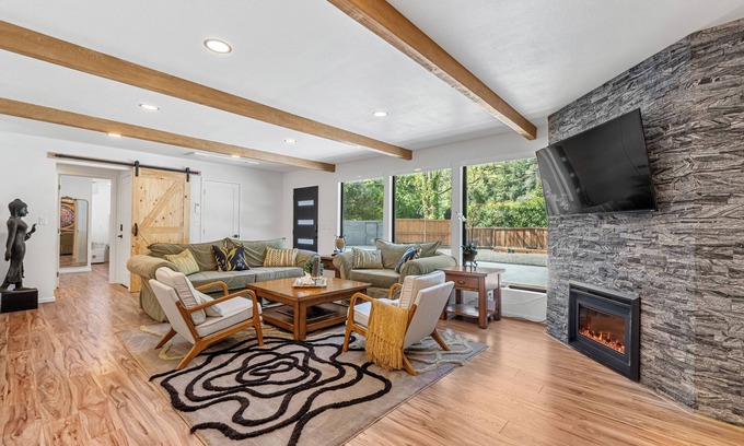 Redway Casa | Modern elegance in the redwoods, steps from the magnificent river beach