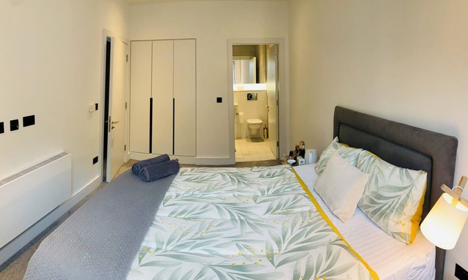 North Wall Apartamento | Modern En-suite bedroom located in the heart of Dublin city centre