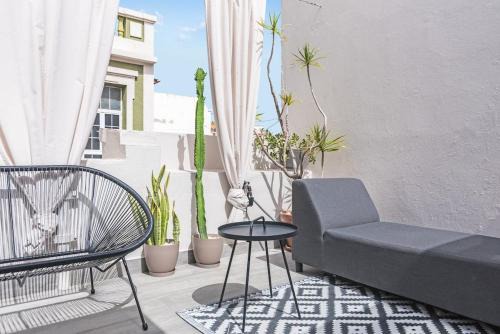 Las Palmas de Gran Canaria Casa | Modern Town House near Beach with Sunny Terrace