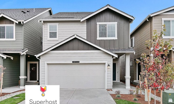 Puyallup Casa | Modern Escape | Spacious 4BR Home for Families, Groups & Business Travelers
