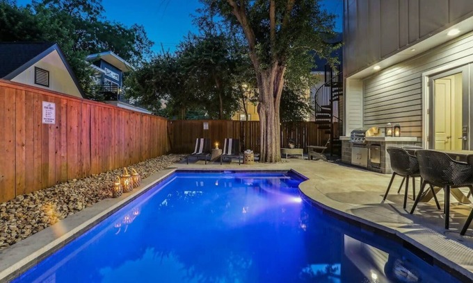 Govalle Casa | Modern Estate | Private Heated Pool