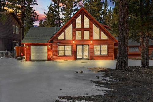 Big Bear City Chalet De Esquí | Modern Family Cabin mins to Lake, Slopes & Hikes