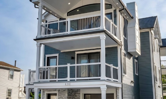 Wildwood Crest Casa | Modern family home in the Crest.