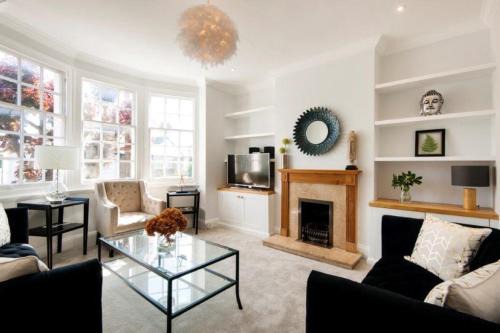Earlsfield Casa | Modern Family Home in London Close to Amenities and Train