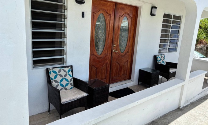 Saint Phillip Parish Casa | Modern Family Home Near Beaches