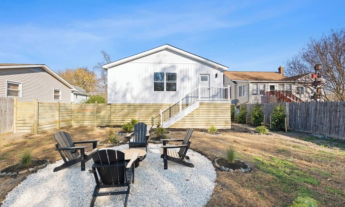 Harrington Casa | Modern Family Retreat – Roomy, Chic, and Close to DE Turf, Casino & the Beaches!
