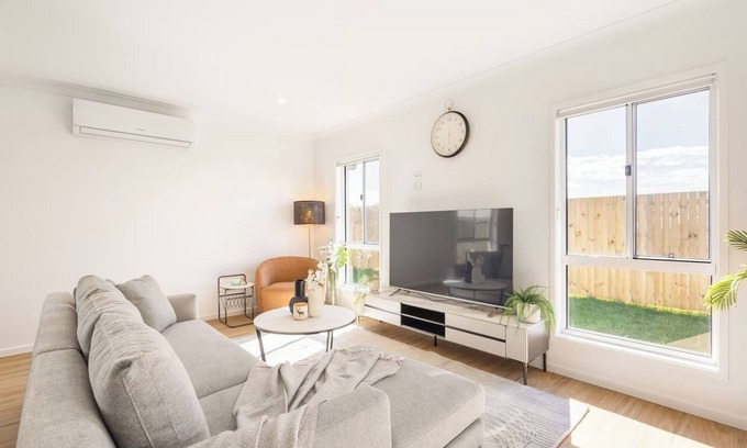 Greenbank Casa | Modern Family Retreat in Premier GreenbankLocation