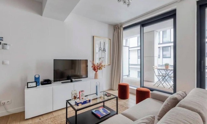 Postel Apartamento | Modern Family Retreat in Stylish Toison d'Or District, Brussels
