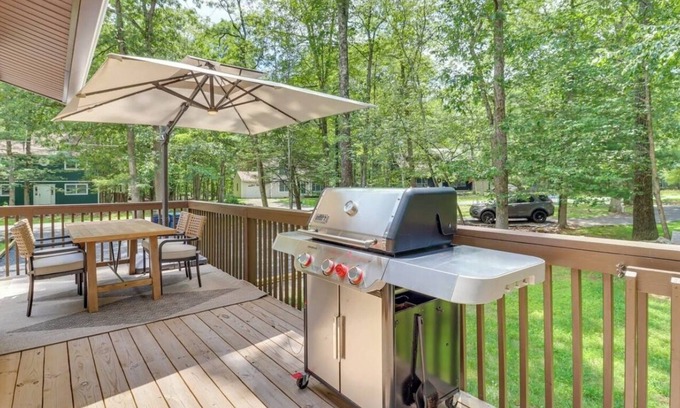 East Stroudsburg Casa | Modern family friendly chateau