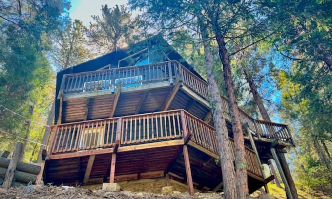 Crestline Chalet De Esquí | Modern Farmhouse Cabin in Crestline