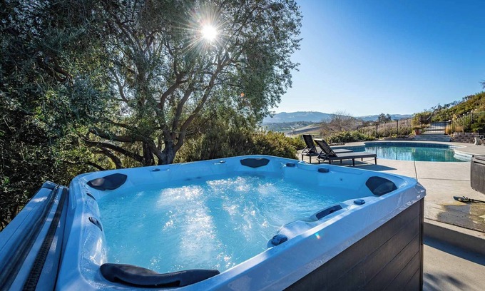 Paso Robles Casa | Modern Farmhouse & Guest House w/Pool & Vineyard Views!