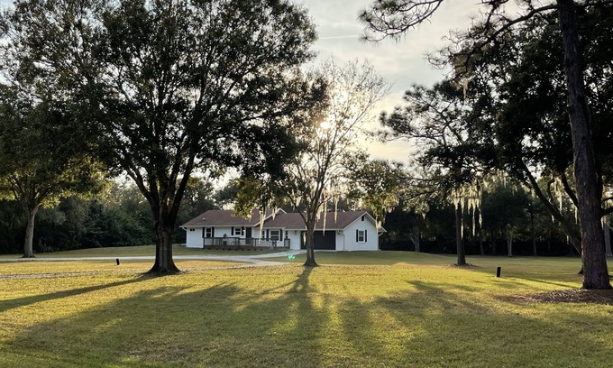 Braden River Casa | Modern farmhouse in the heart of UTC - Seclusion, yet close to everything!