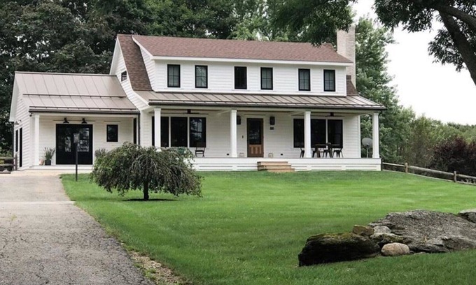 Sharon Casa | MODERN FARMHOUSE SITED ON OVER 3.5 ACRES OF LAND, 3 SKI RESORTS < 50...