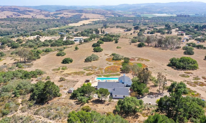Lompoc Otro | Modern Farmhouse