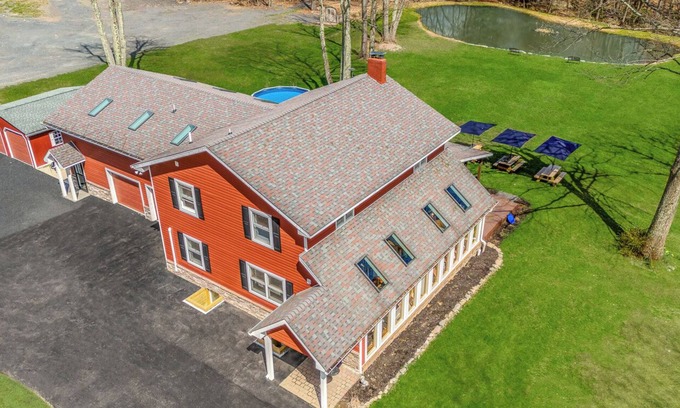 Canadensis Casa | Modern Farmhouse w/ heated pool, hot tub, fishing pond, movie theater, game room