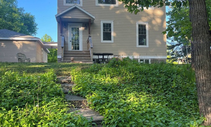 Warren Casa | Modern Farmhouse with Chef’s Kitchen and Coffee Bar on the River!