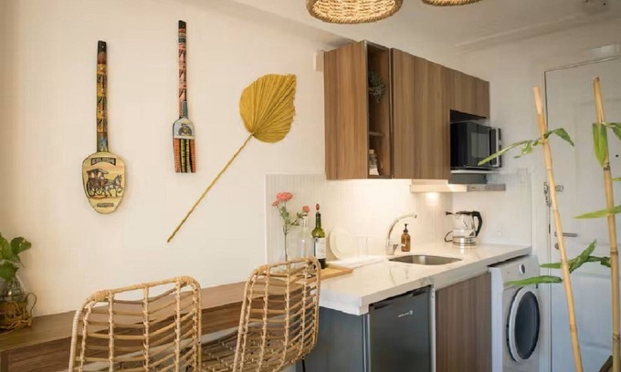 Matandang Balara Condominio | Modern-Filipino Studio, short walk to Ever mall