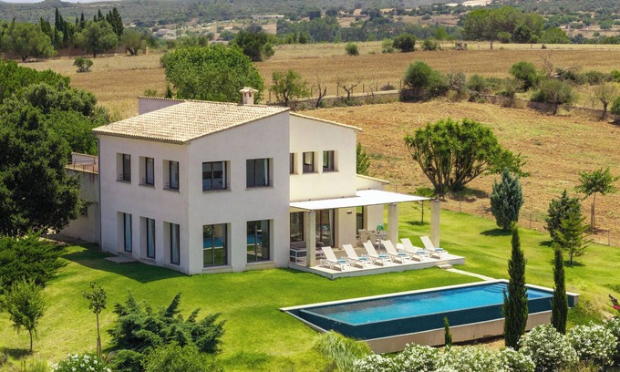 Ariany Casa | Finca moderna Can Sal con vistas panorámicas sobre la isla.