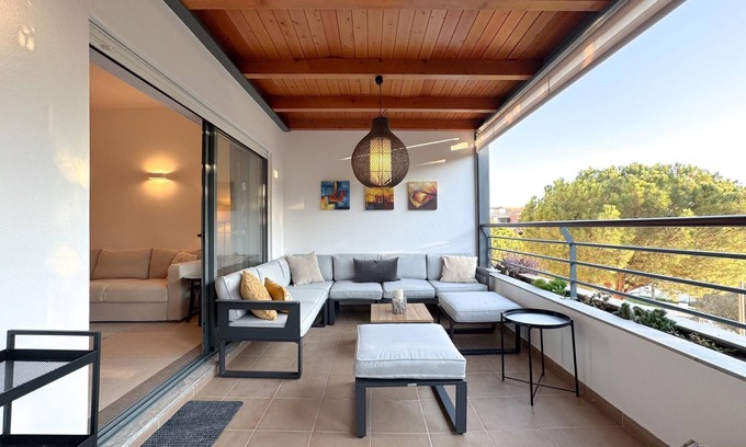 Telheiro Apartamento | Apartamento moderno en complejo cerrado con piscina