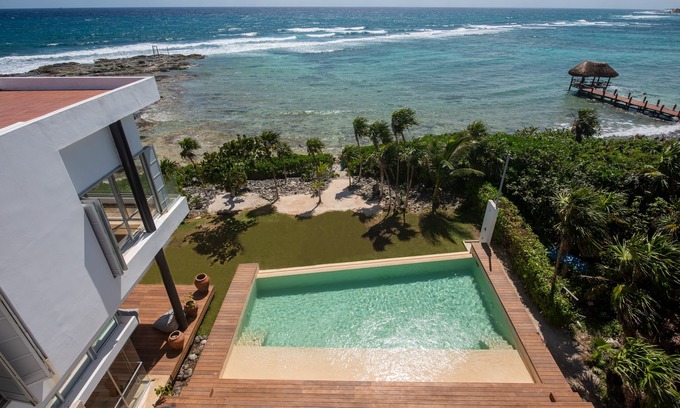 Soliman Bay Villa | MODERN FRONT BEACH VILLA IN THE CARIBBEAN SEA