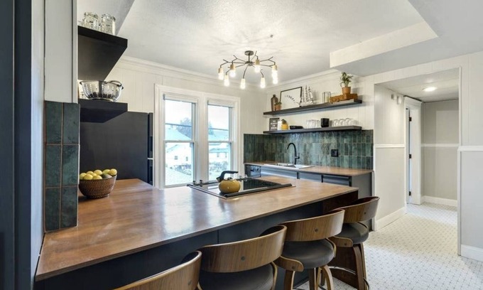 Northeast Minneapolis Apartamento | Apartamento moderno, totalmente equipado y recientemente renovado en el centro del noreste de Minneapolis