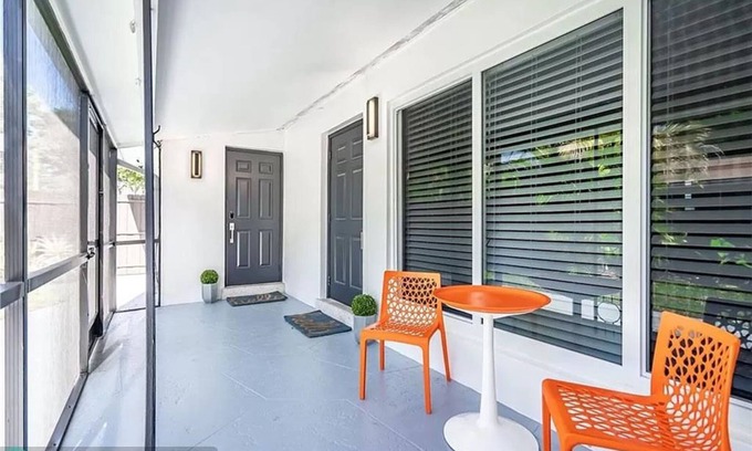 Wilton Manors Apartamento | Modern Fully Updated 2b/1b with HEATED POOL - Wilton Manors