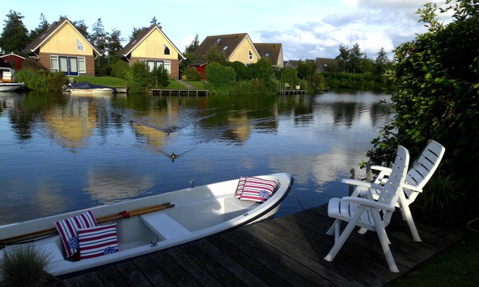 Medemblik Casa | Moderna casa amueblada para 6 personas, justo en el agua - WiFi!