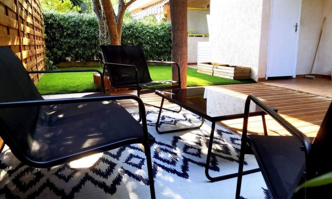 Toulon Apartamento | Modern garden apartment