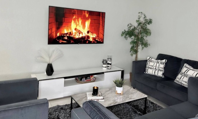 Flagler Village Casa | "Modern Gem: 3BR 2BA Haven with Parking, Moments from Beach & Downtown Delights"