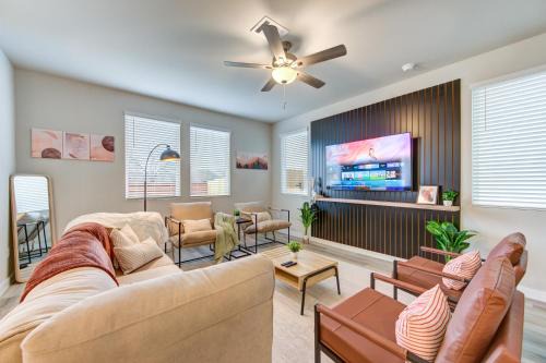 Clodine Casa | Modern Getaway Home - 3 Bedrooms 2,5 Baths - Houston, Bellaire, Katy, Richmond - Houston ChinaTown, Little Saigon, King Bed
